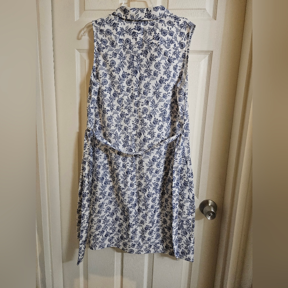 Tommy Hilfiger Blue Floral Pattern Top - Picture 2 of 5